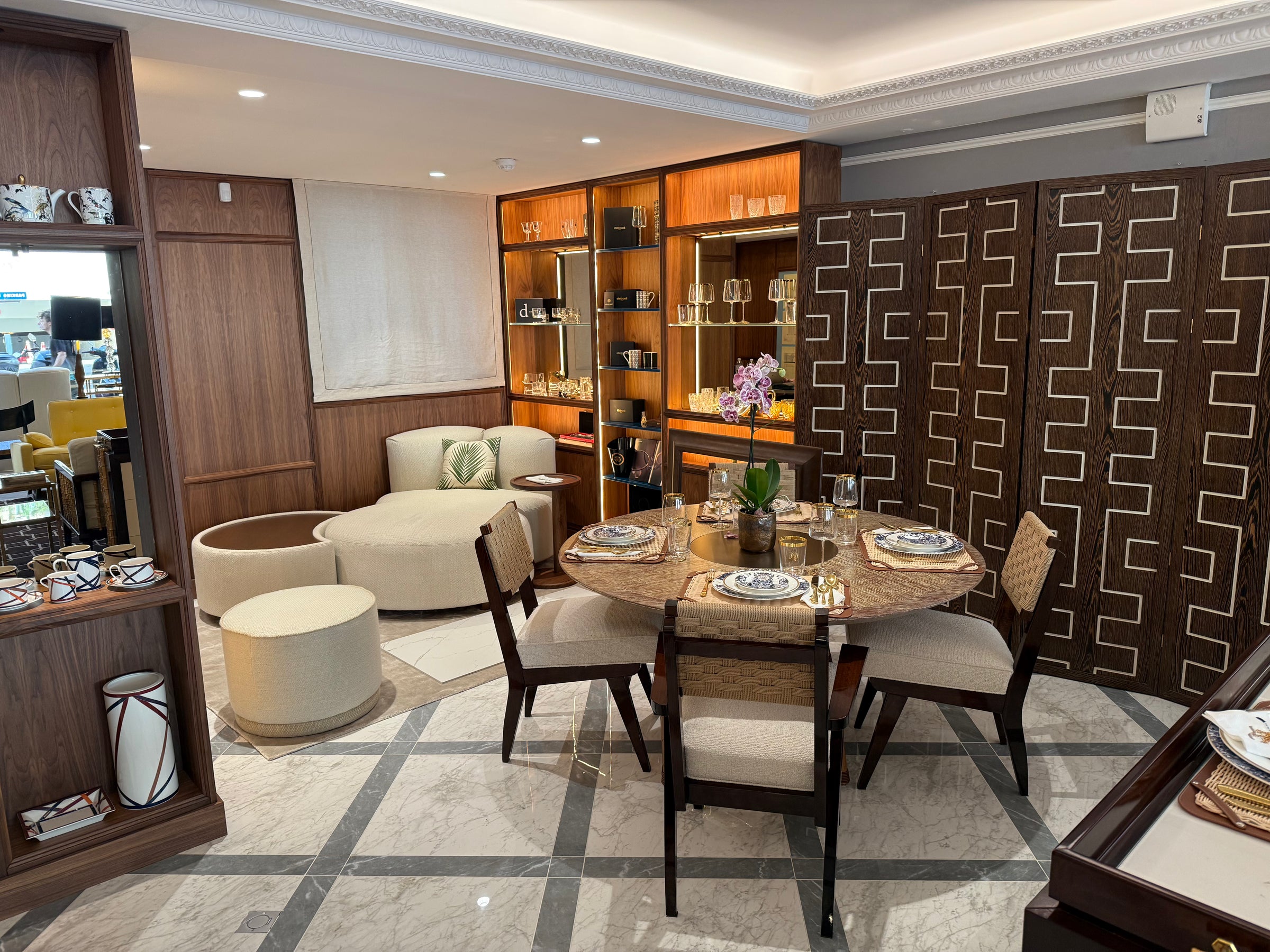 Interior Room Image 1 – Angle 3